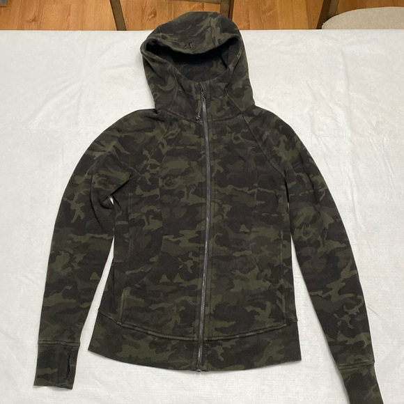 lululemon athletica Jackets & Blazers - Lululemon camo zip up hoodie size small